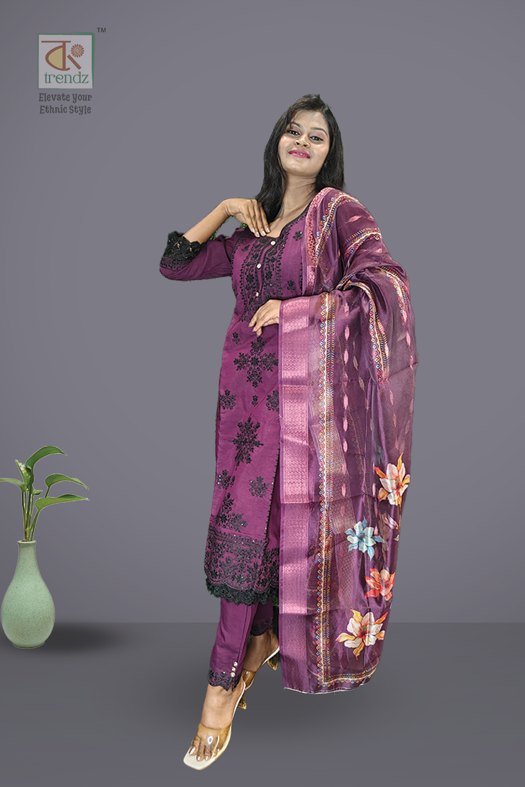 এমব্রয়ডারি করা সালোয়ার স্যুট ৩ পিস সেট