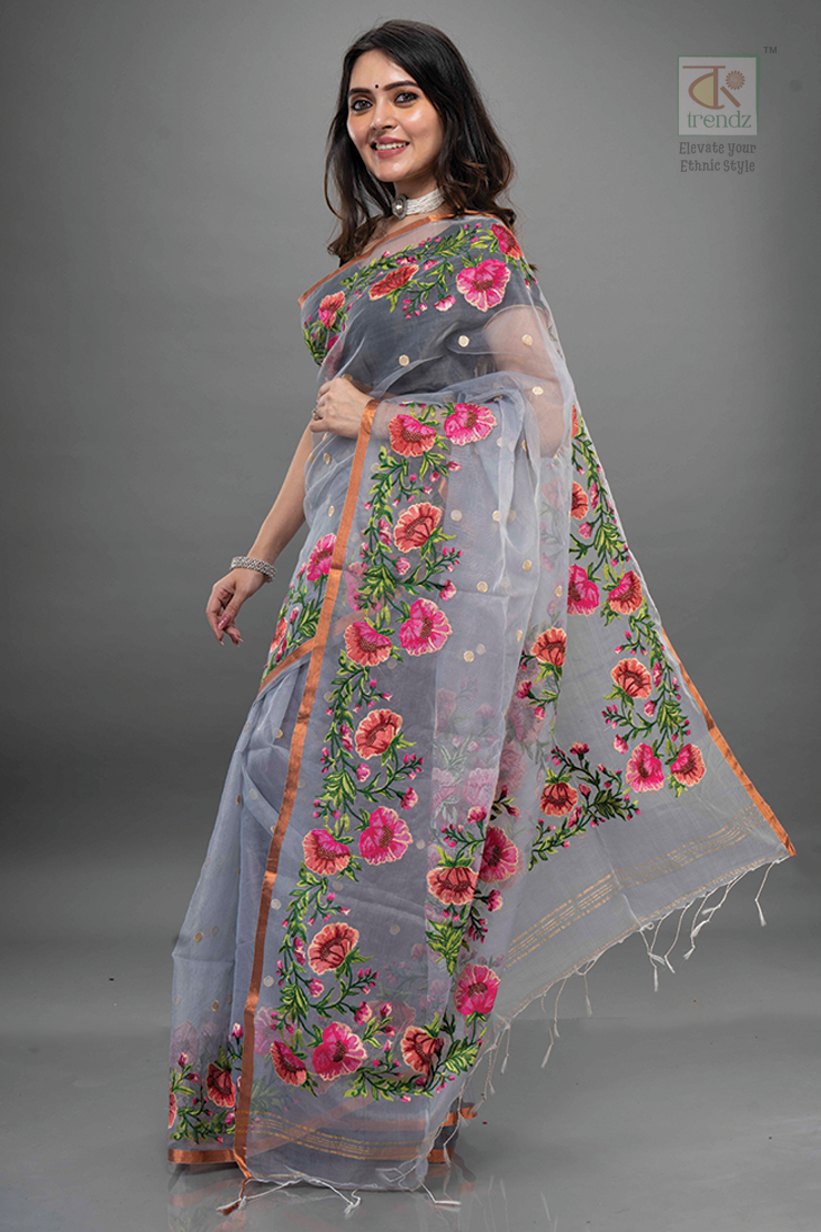 সুন্দর কাদম্বরী মসলিন গোলাপের সূচিকর্ম