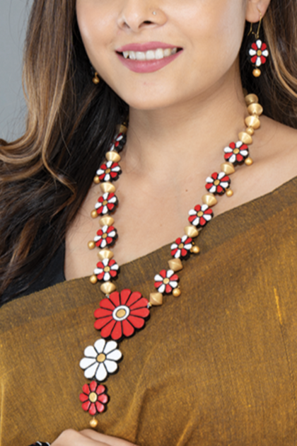 Red & White Terracotta Jewellery Set – Necklace Close-up | Bong Trendz