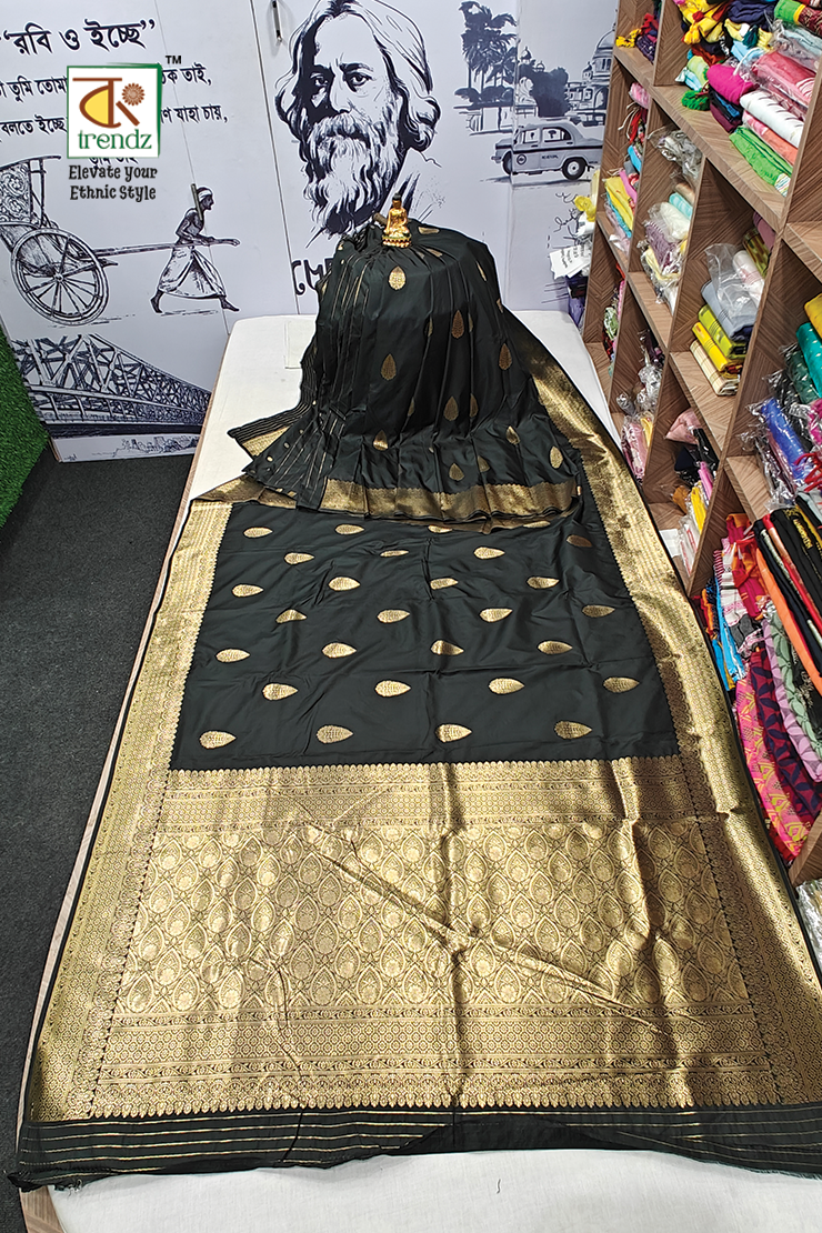 Kuhu Golden Zari Koyal Malai Silk Saree