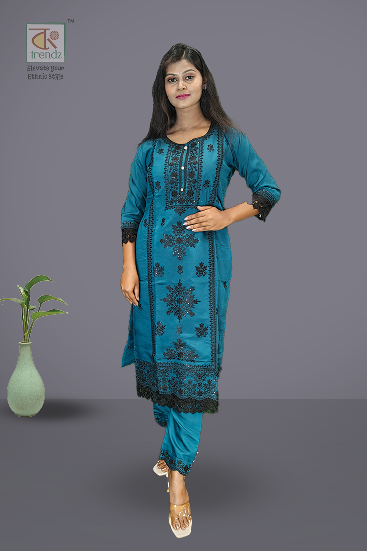 এমব্রয়ডারি করা সালোয়ার স্যুট ৩ পিস সেট