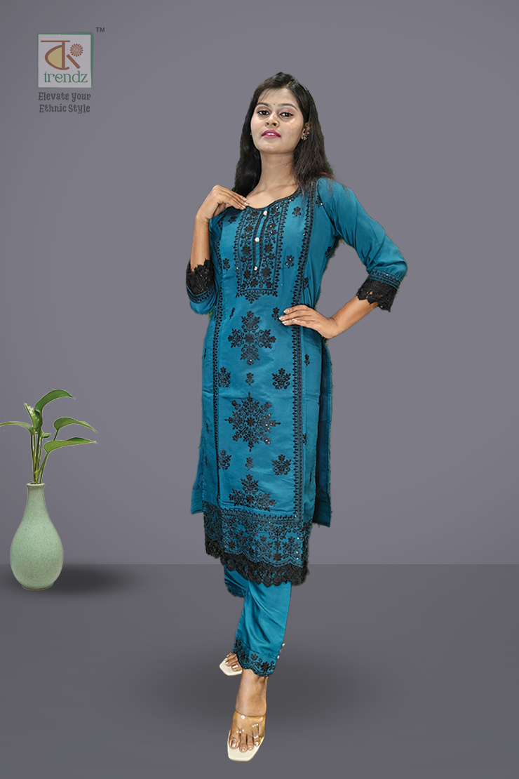 এমব্রয়ডারি করা সালোয়ার স্যুট ৩ পিস সেট