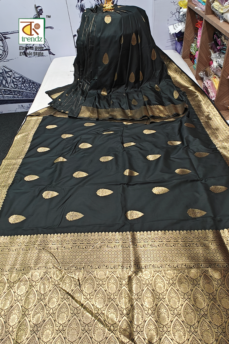 Kuhu Golden Zari Koyal Malai Silk Saree