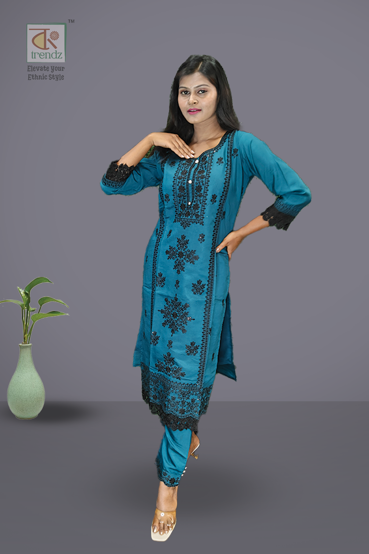 এমব্রয়ডারি করা সালোয়ার স্যুট ৩ পিস সেট