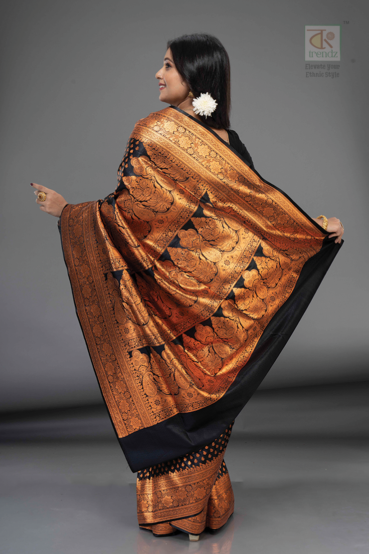 ডিজাইনার এক্সক্লুসিভ বেনারসি শাড়ি
