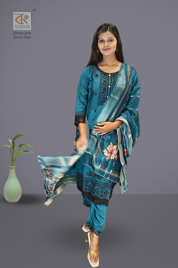এমব্রয়ডারি করা সালোয়ার স্যুট ৩ পিস সেট