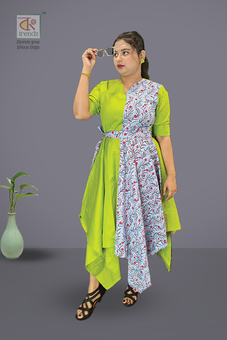 বেল্ট সহ কাউল ড্রেস