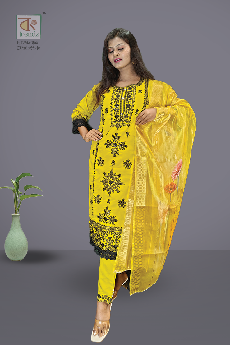 এমব্রয়ডারি করা সালোয়ার স্যুট ৩ পিস সেট