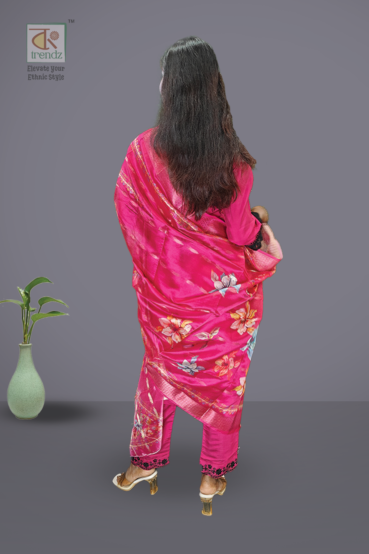 এমব্রয়ডারি করা সালোয়ার স্যুট ৩ পিস সেট