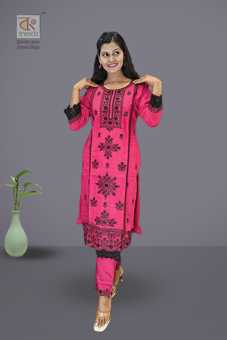 এমব্রয়ডারি করা সালোয়ার স্যুট ৩ পিস সেট