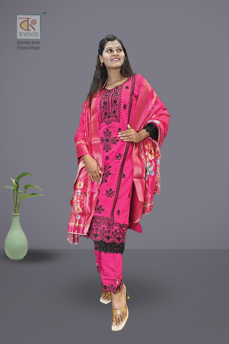 এমব্রয়ডারি করা সালোয়ার স্যুট ৩ পিস সেট
