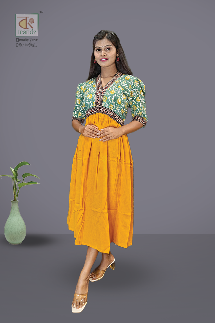 আজরাখ প্যাচওয়ার্ক সহ সুতির আলিয়া পোশাক
