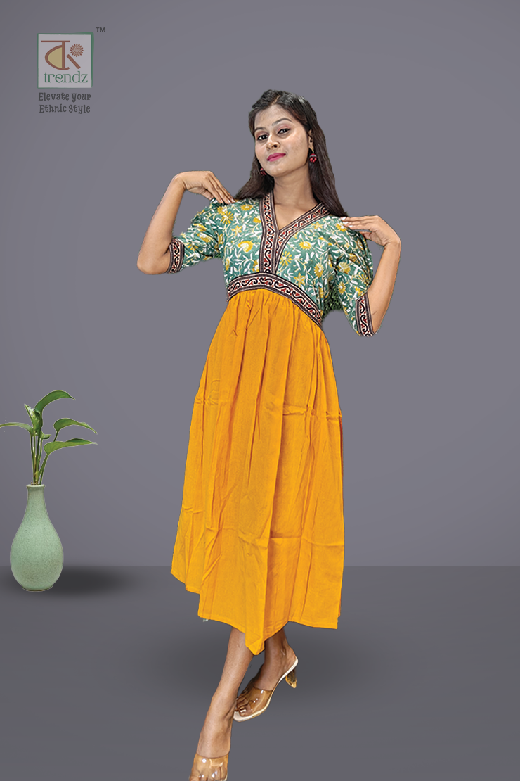 আজরাখ প্যাচওয়ার্ক সহ সুতির আলিয়া পোশাক