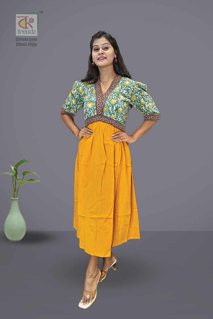আজরাখ প্যাচওয়ার্ক সহ সুতির আলিয়া পোশাক
