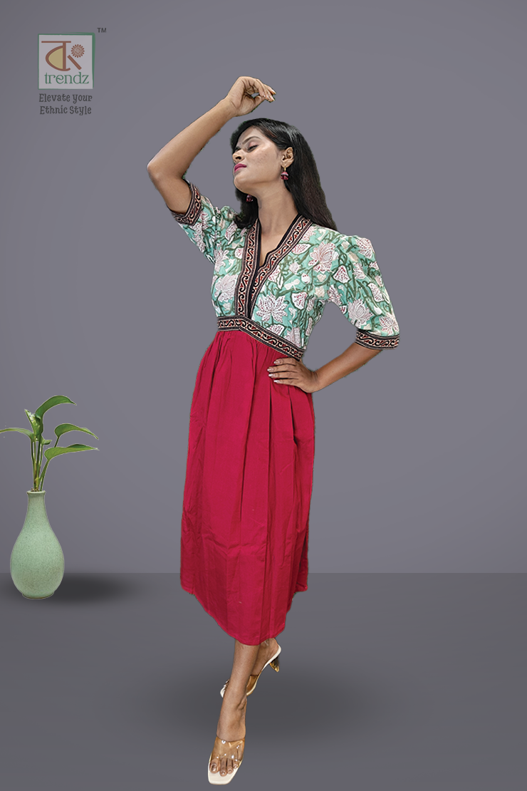 আজরাখ প্যাচওয়ার্ক সহ সুতির আলিয়া পোশাক