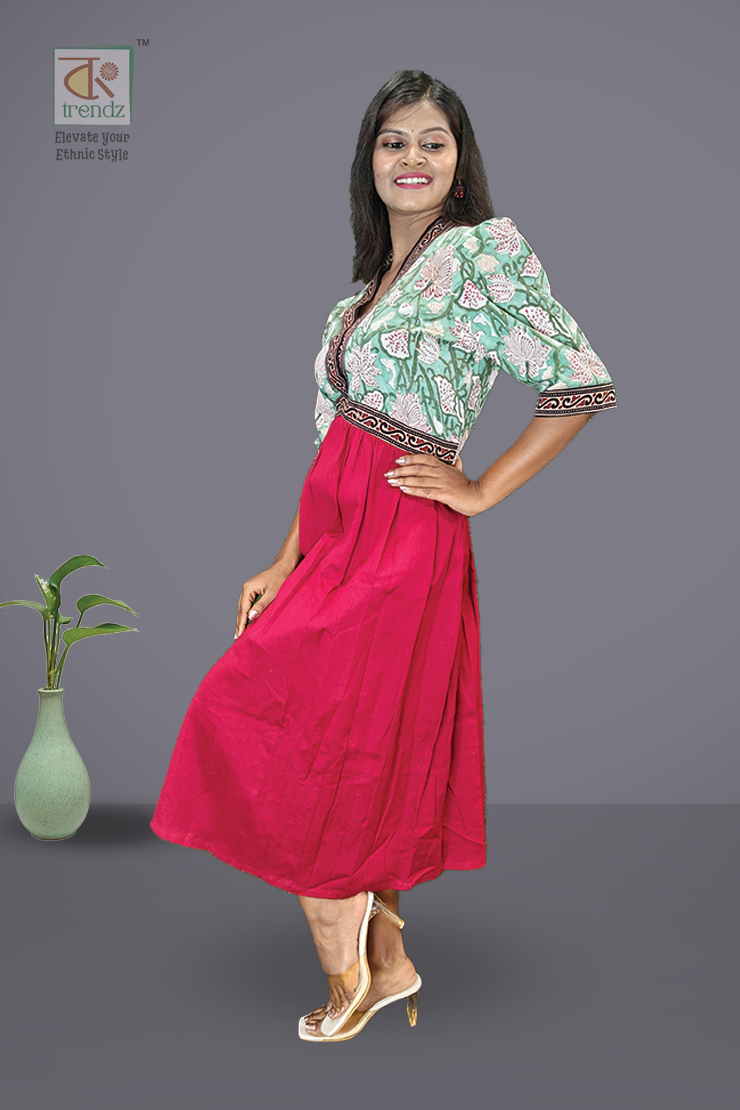 আজরাখ প্যাচওয়ার্ক সহ সুতির আলিয়া পোশাক