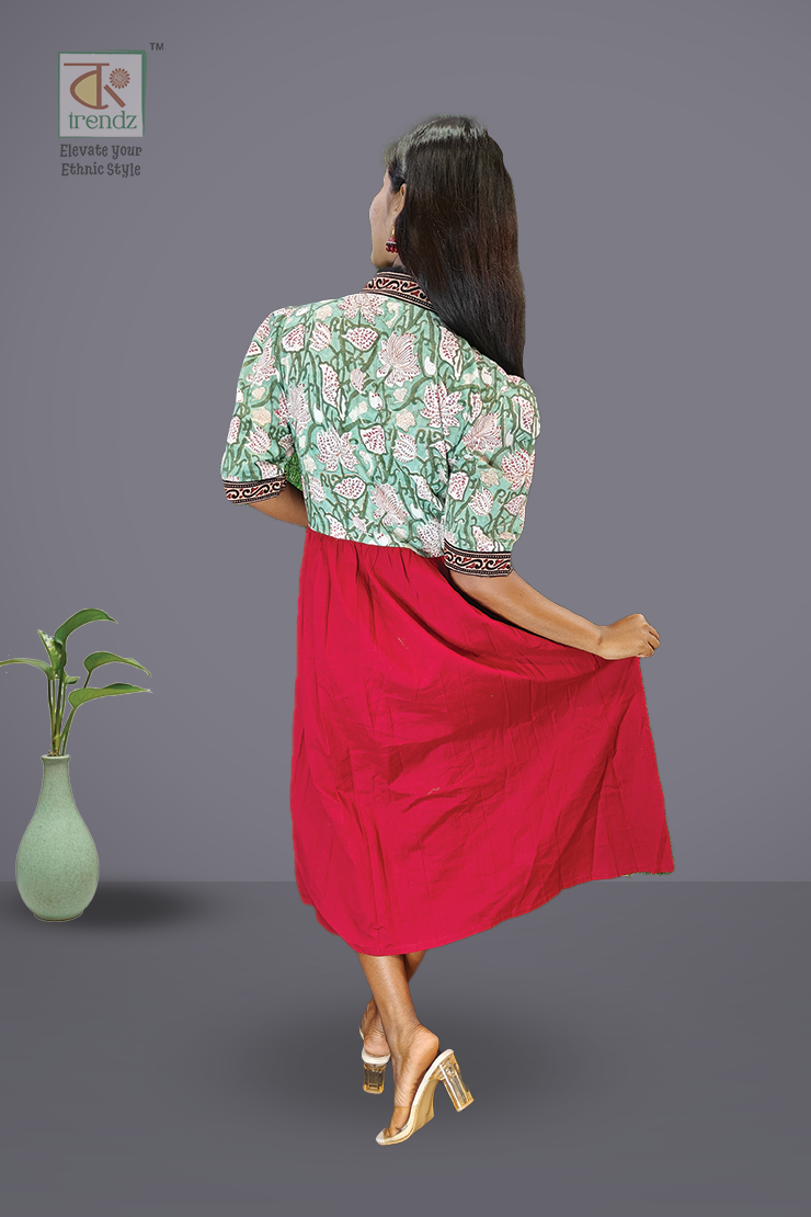 আজরাখ প্যাচওয়ার্ক সহ সুতির আলিয়া পোশাক