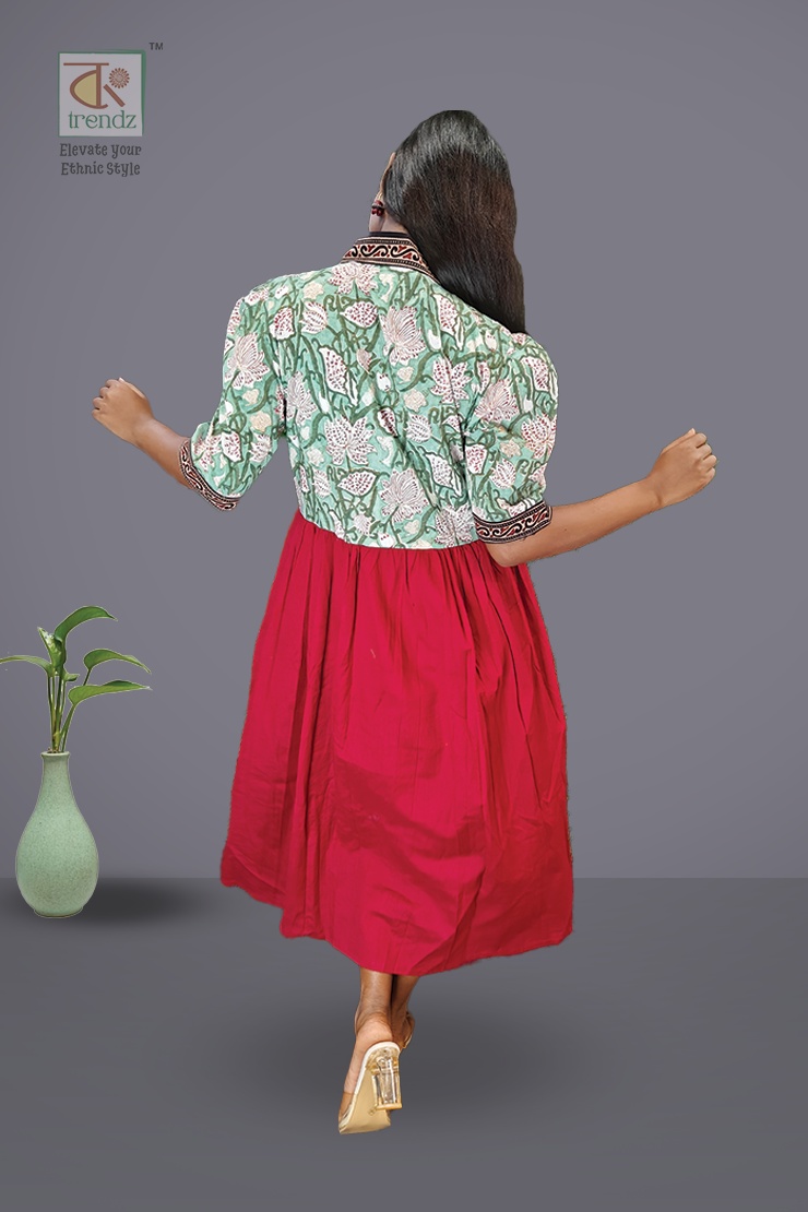 আজরাখ প্যাচওয়ার্ক সহ সুতির আলিয়া পোশাক