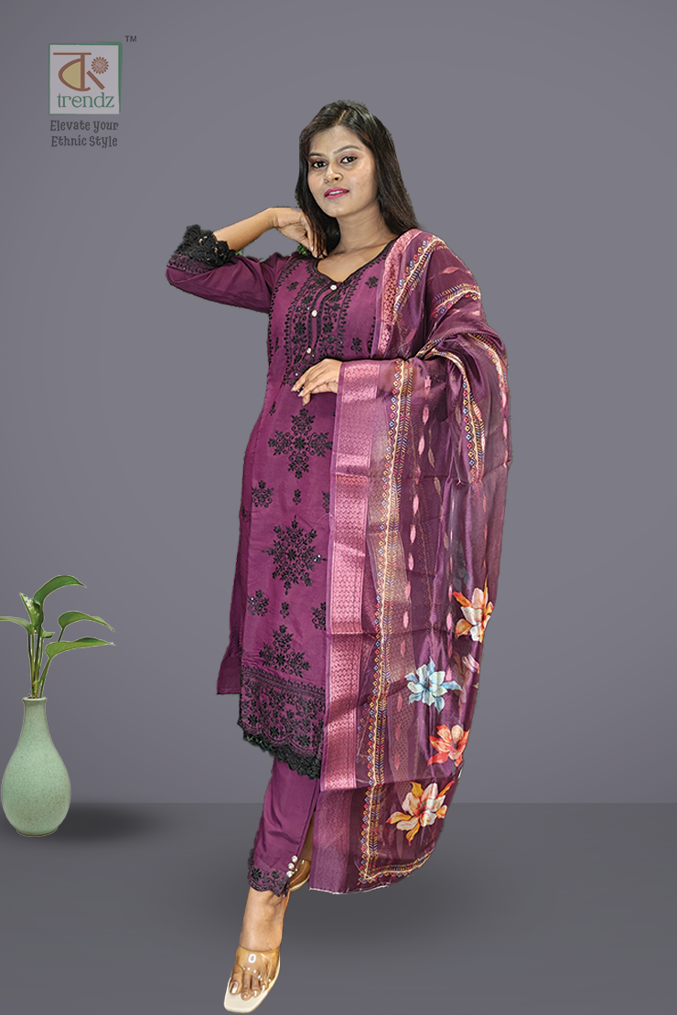 এমব্রয়ডারি করা সালোয়ার স্যুট ৩ পিস সেট