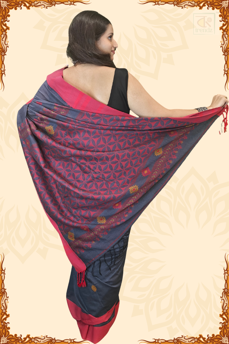 খাঁটি সুতির জামদানি শাড়ি