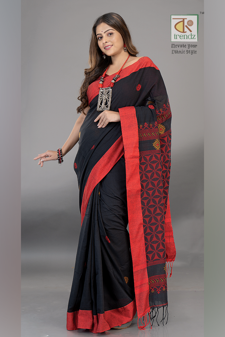 খাঁটি সুতির জামদানি শাড়ি