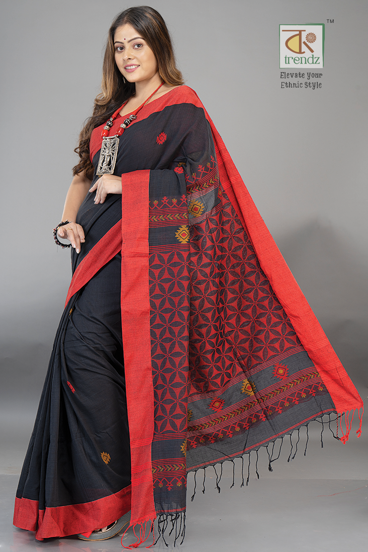 খাঁটি সুতির জামদানি শাড়ি