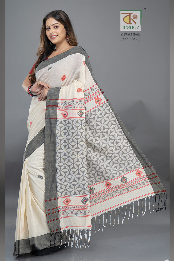 খাঁটি সুতির জামদানি শাড়ি
