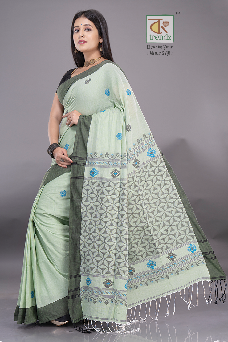 খাঁটি সুতির জামদানি শাড়ি