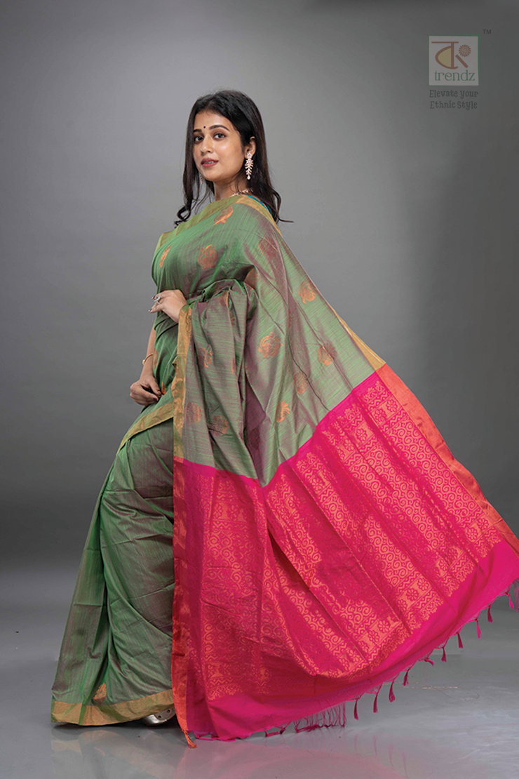 Dual tone Gadwal Saree