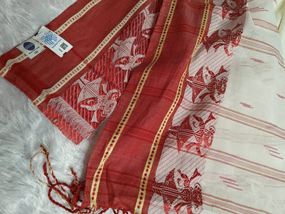 Santipur GI tag cotton saree styled with a clutch bag, Kolkata street look