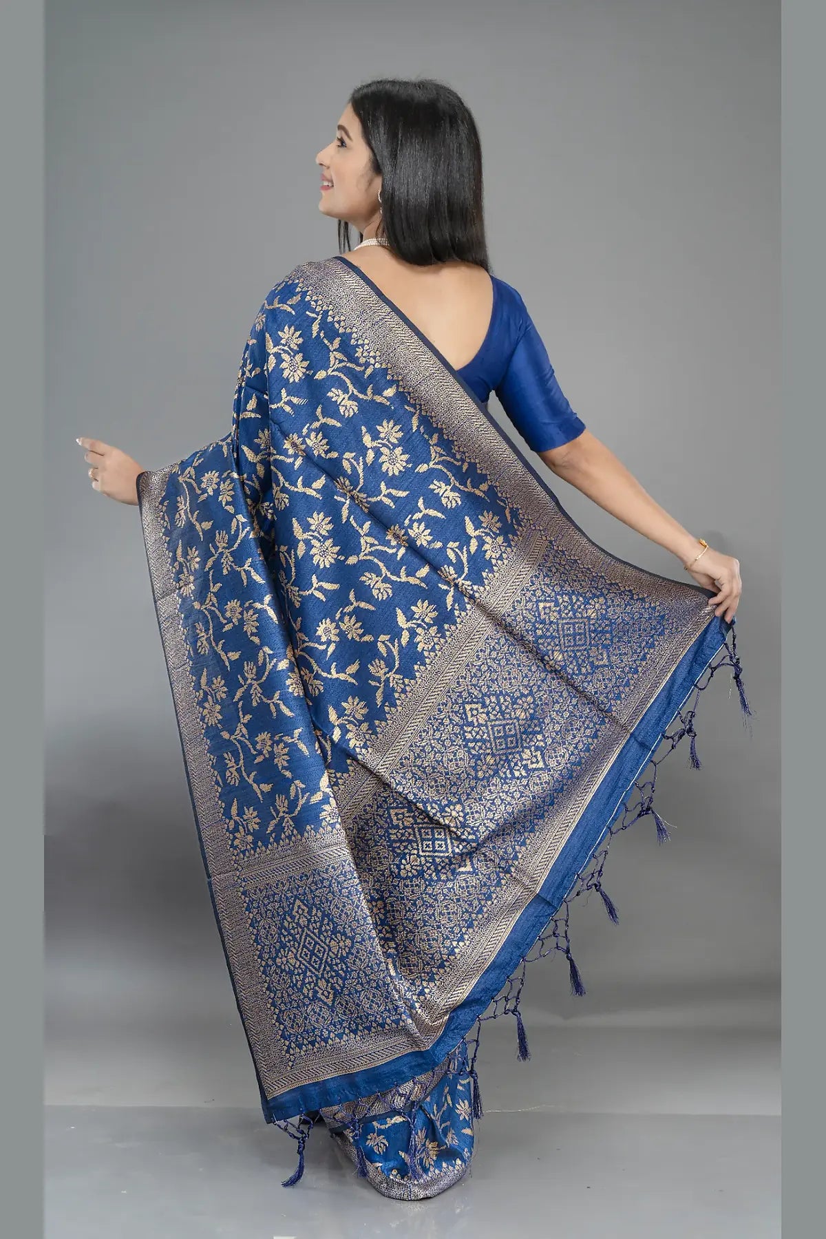 Matka Jaal Silk Saree – View 4 | Bong Trendz