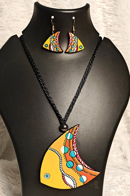 Close-up of hand-painted Pattachitra fish terracotta pendant in yellow-orange-turquoise - Bong Trendz