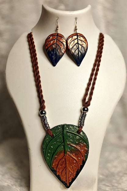 Alternate angle of hand-painted terracotta leaf pendant in forest green-copper ombre finish - Bong Trendz