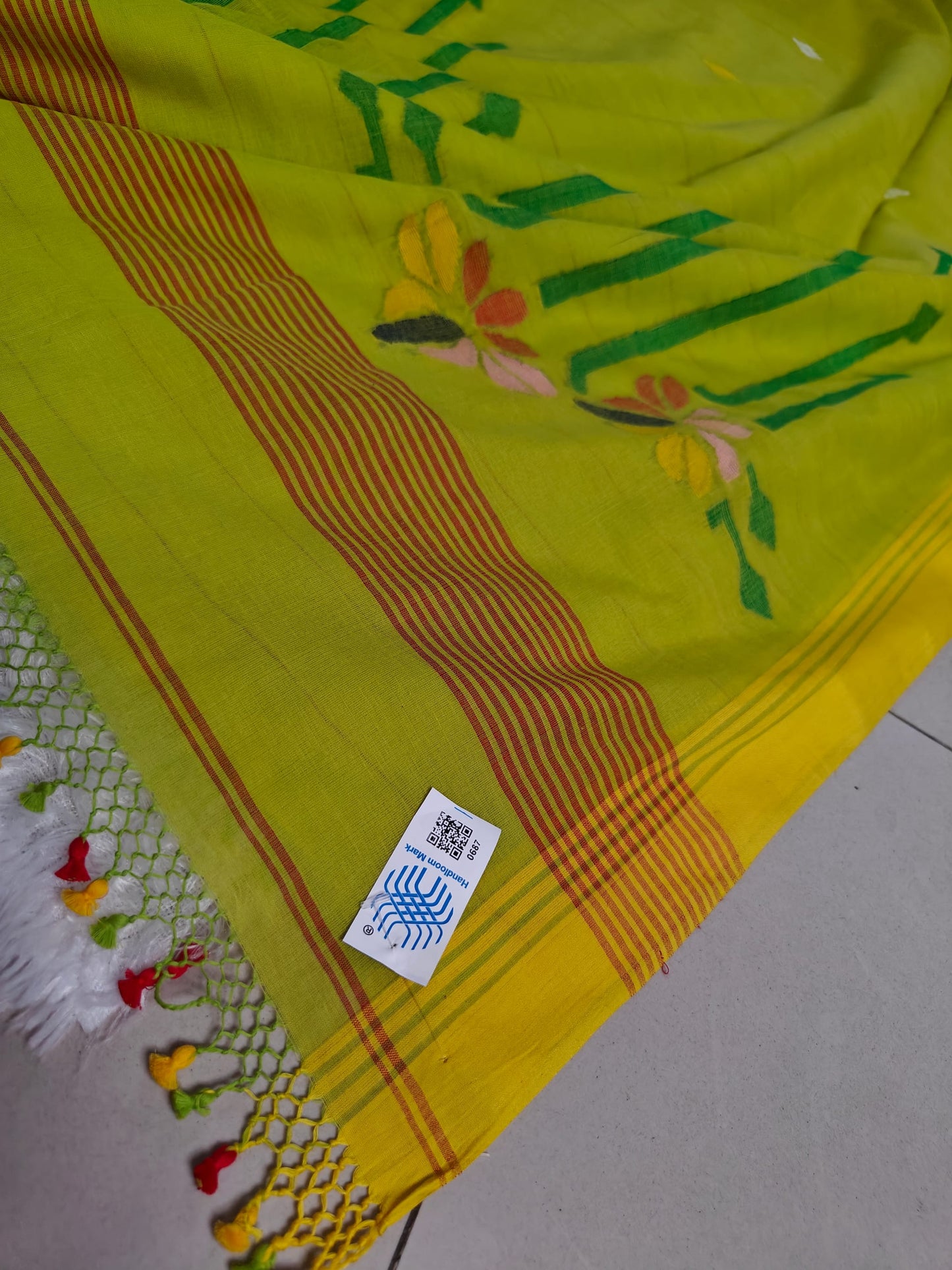 Green Tangail Jamdani handloom cotton saree – drape and blouse view
