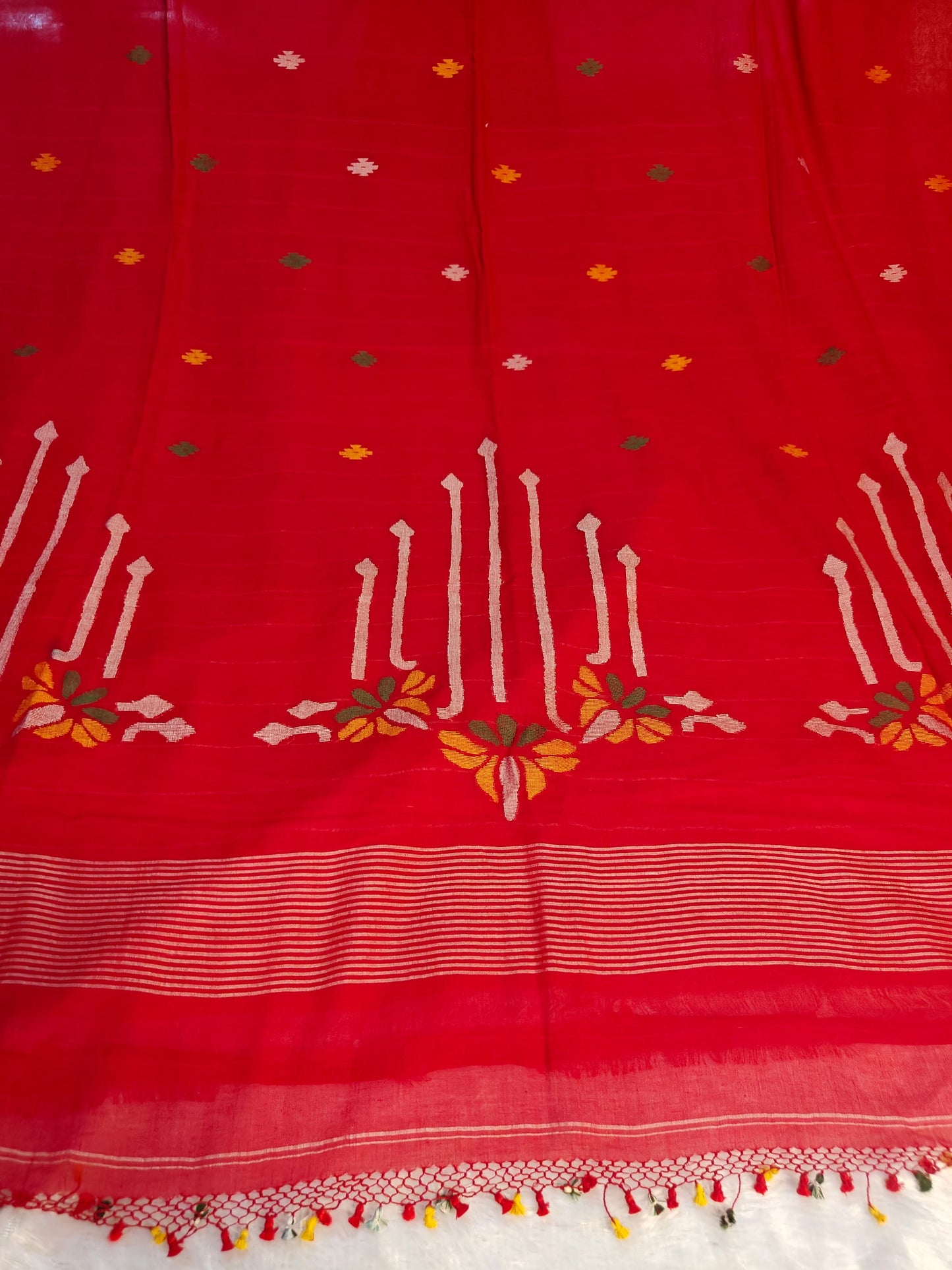 Maroon Tangail Jamdani handloom cotton saree – drape view