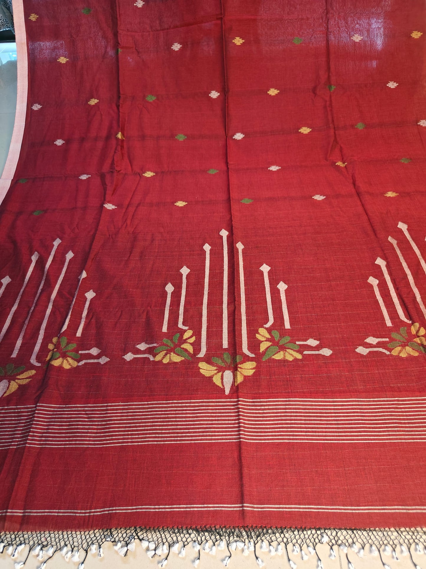 Maroon Tangail Jamdani cotton saree – blouse piece and anchal view