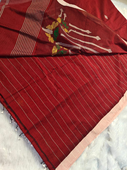 Red Dhaner Shish Jamdani cotton saree – anchal and pom-pom tassel close-up
