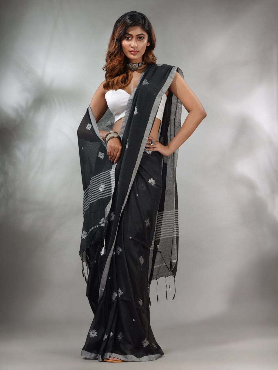 Jhilmil Plain Soft Cotton Handloom Saree – Black | Bengali Cotton Saree | Bong Trendz