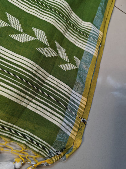 Close-up of the green Tirlata saree's arrow buti chevron border