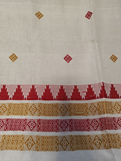Close-up of red and mustard-gold buti motifs and striped pallu border bands on the Ushoshi off-white handwoven cotton saree